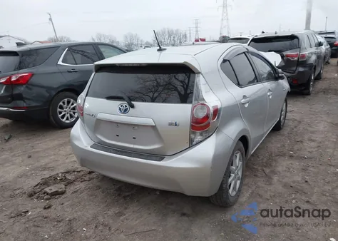 2013 Toyota Prius C Three from USA, damaged, VIN JTDKDTB32D1549754